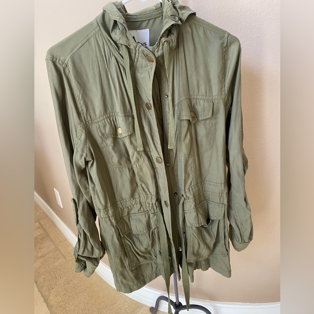 Green Utility Jacket with Adjustable Waist and Relaxed Fit